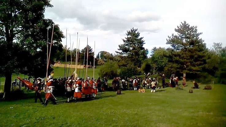 Reconstitution en 2017 du siège de Brno au pied de la forteresse de Spilberk - © H. Gouleret Reconstitution en 2017 du siège de Brno au pied de la forteresse de Spilberk - © H. Gouleret