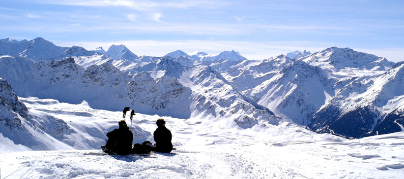 Vue panoramique sur les sommets de 4000 m depuis la région de St Luc dans le Val d'Anniviers - © OT du Valais