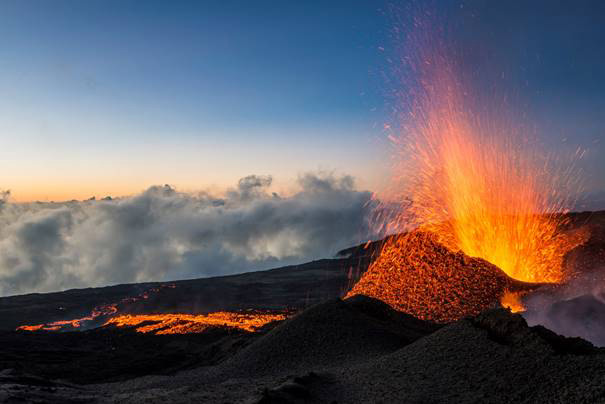 Eruption nocturene du Piton de la Fournaise © IRT Luc Perrot