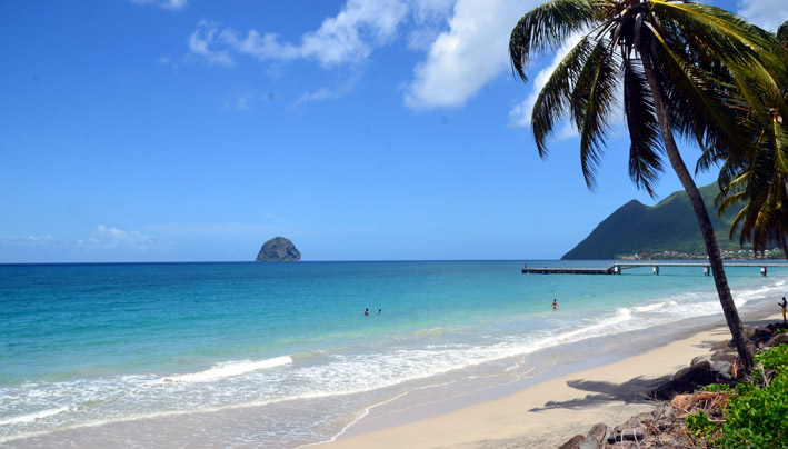 La Caraïbe, région invitée du FIG (vue de la plage et du rocher Diamant en Martinique) - © D. Raynal