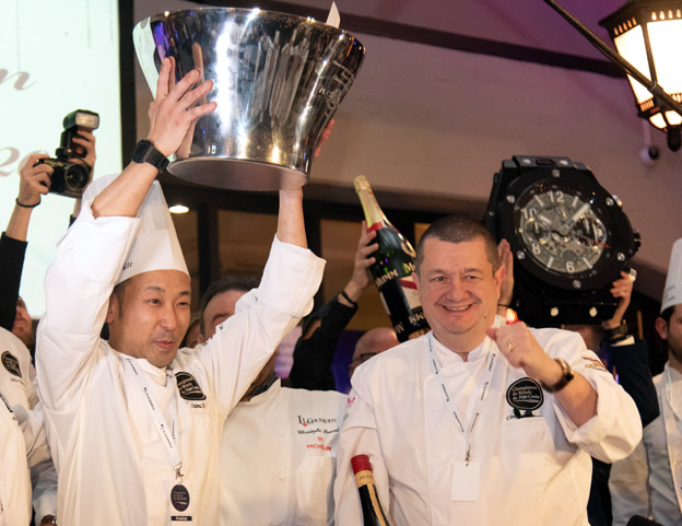 Osamu Tsukamoto et Gilles Demange, Président de la Confrérie du Paté-croûte - © Confrérie du Paté-croûte Osamu Tsukamoto et Gilles Demange, Président de la Confrérie du Paté-croûte - © Confrérie du Paté-croûte