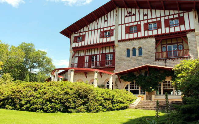 Pays Basque - Villa Arnaga à Cambo-les-Bains (64), la demeure d'Edmond Rostand (1868-1918) l'auteur de Cyrano de Bergerac © OTMS