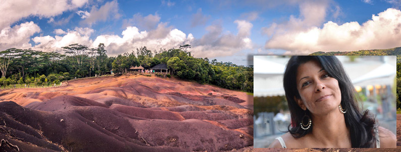 Le voyageur y découvre la mystérieuse terre des sept couleurs de Chamarel - © ]ٌ