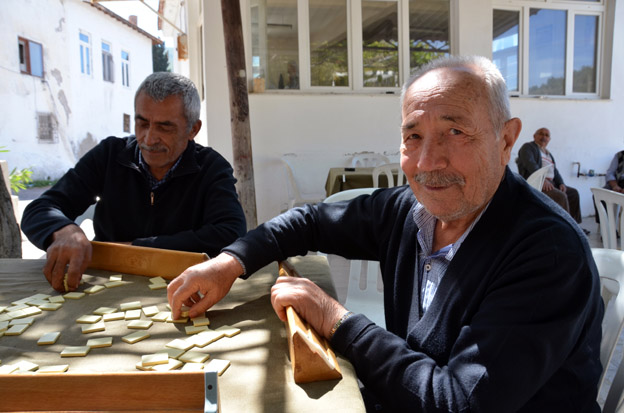 Joueurs de backgammon à Alaçatı - © David Raynal