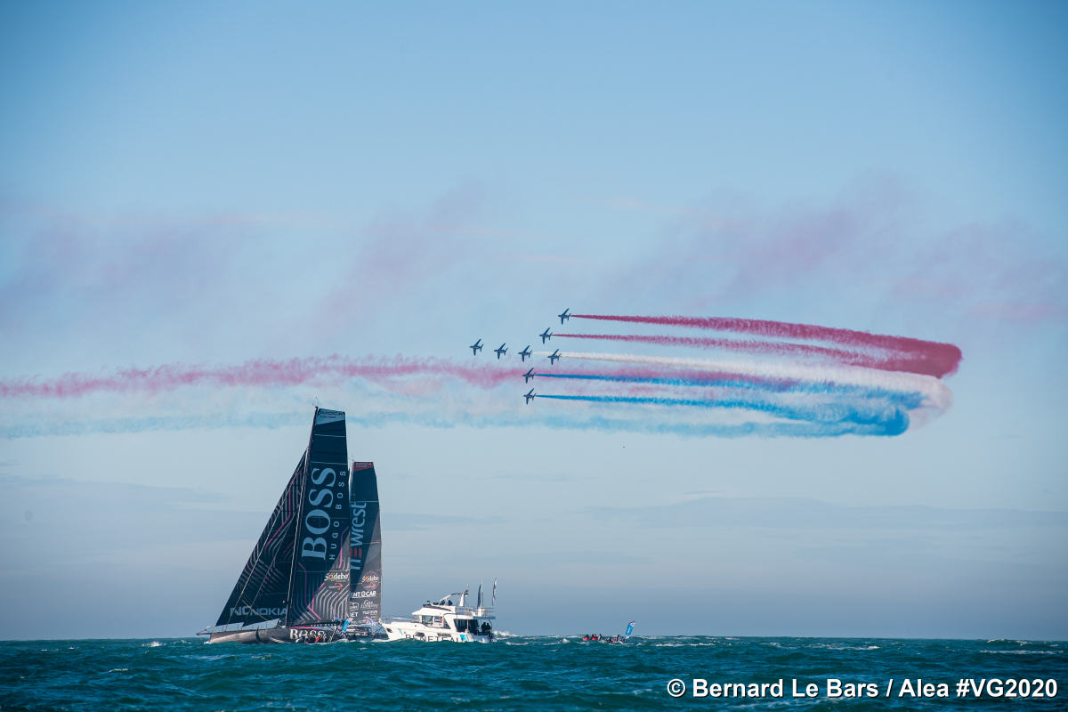 Alex Thomson à la barre de Hugo Boss au départ du Vendée Globe 2020 - © Bernard Le Bars / Alea Alex Thomson à la barre de Hugo Boss au départ du Vendée Globe 2020 - © Bernard Le Bars / Alea
