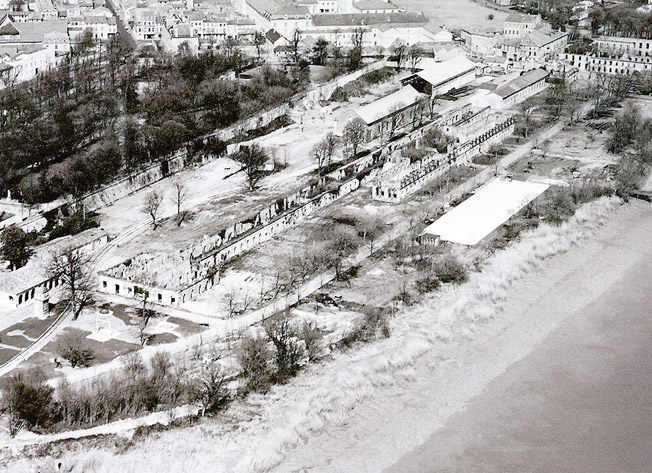 La Corderie Royale après l'incendie de la Seconde Guerre mondiale - © DR La Corderie Royale après l'incendie de la Seconde Guerre mondiale - © DR