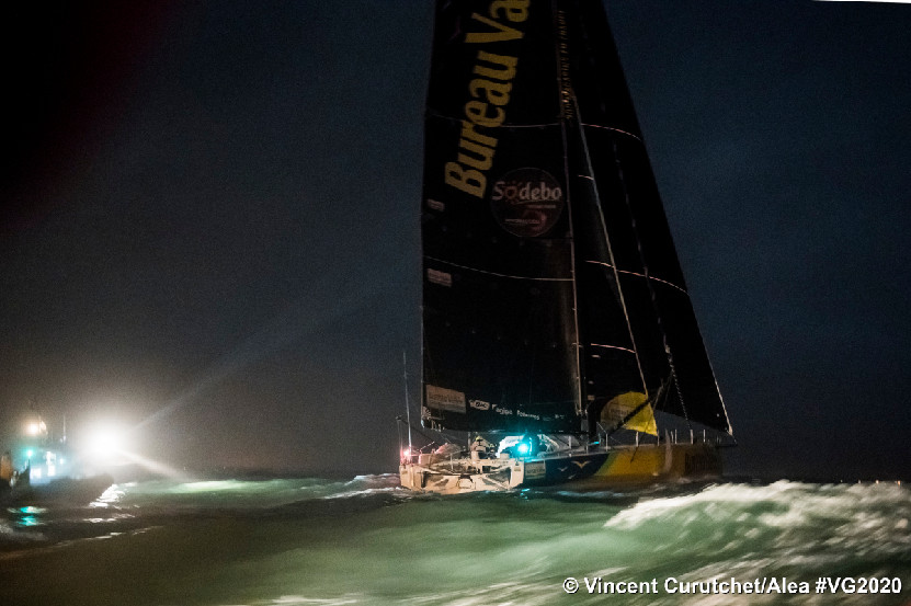 A l'arrivée dans la nuit noire aux Sables d'Olonne © Vincent Curutchet/Alea