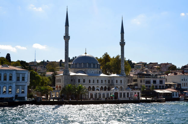 Le détroit du Bosphore, qui sépare la ville en deux et relie la mer Noire à la mer de Marmara est l’un des symboles d’Istanbul - © David Raynal