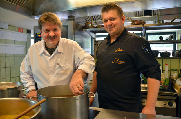 Jörg et Nico Sackmann chef du restaurant Schlossberg - © David Raynal