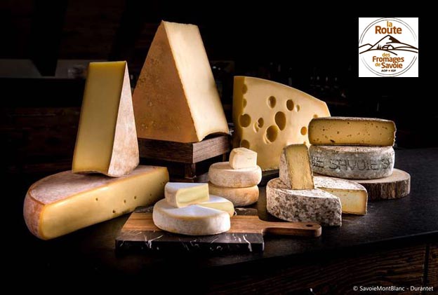 Beau plateau de fromages savoyards - © Savoie-Mont-Blanc /Durantet