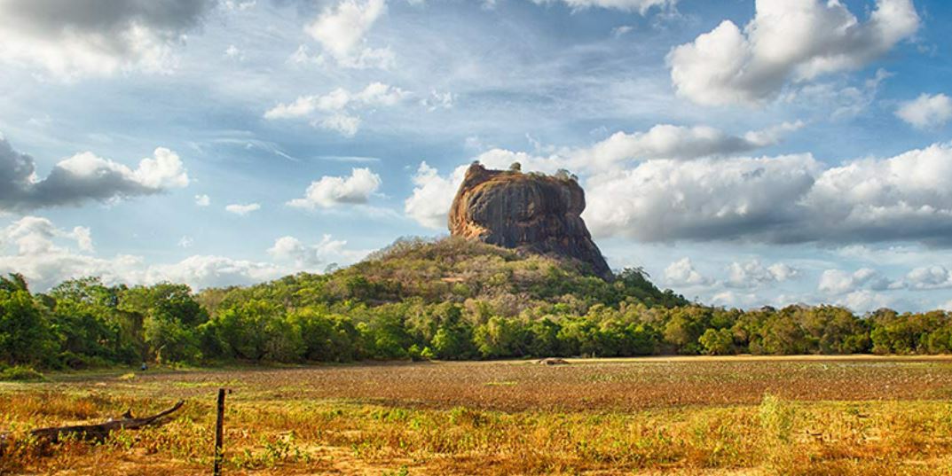 Sigirîya, site classé au patrimoine mondial de l'humanité par l'UNESCO, qui se situe dans le centre du pays à 160 kilomètres de Colombo - © SriLankaTravel