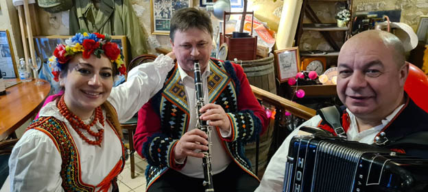 Chaude ambiance musicale au Mesturet pour le premier repas polonais de la semaine ©David Raynal