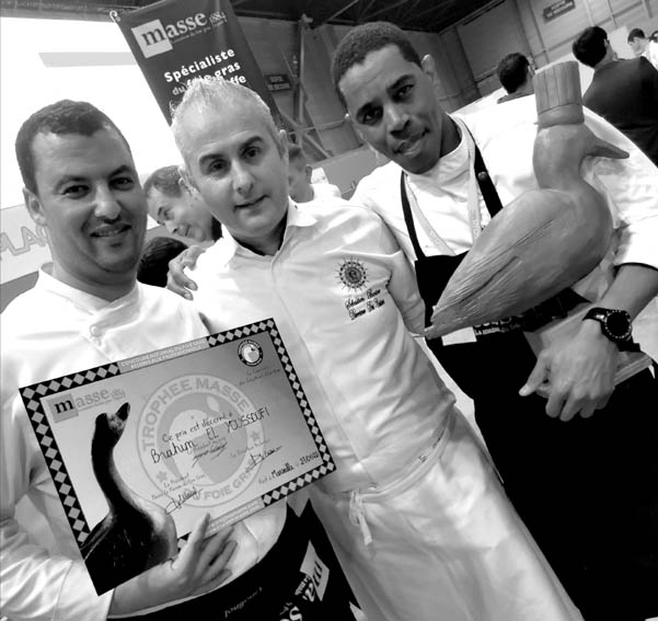 Brahim el Youssoufi, lauréat du Trophée Masse et le chef Sébastien Bontour, du restaurant le Sens de Vichy Célestins Spa Hotel Casablanca - © Dominique Marché