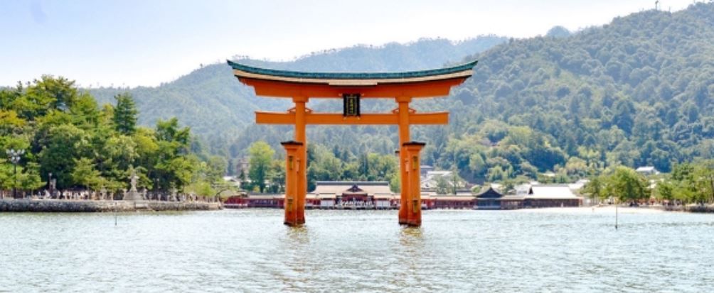Le célèbre torii flottant du sanctuaire de Miyajima - © DR