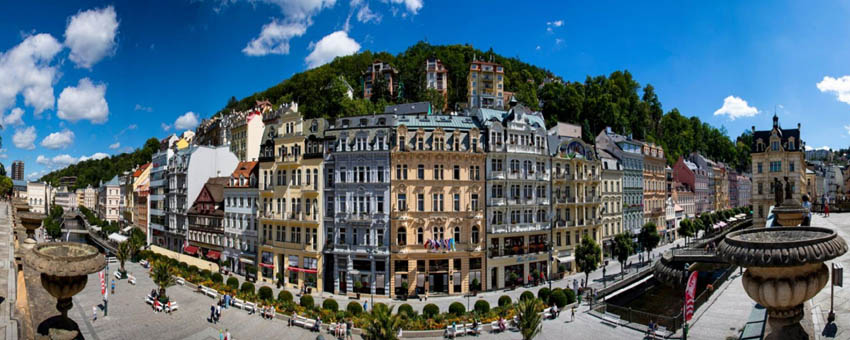 Deuxième destination la plus visitée de la République tchèque, Karlovy Vary incarne l’élégance et fait partie des plus belles stations thermales d’Europe - © Czech Tourism Deuxième destination la plus visitée de la République tchèque, Karlovy Vary incarne l’élégance et fait partie des plus belles stations thermales d’Europe - © Czech Tourism