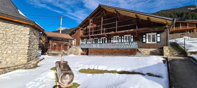 La vallée d’Abondance a la chance de posséder son propre habitat traditionnel : de  belles fermes en bois aux proportions sans pareil, que vous ne trouverez nulle part ailleurs.© David Raynal