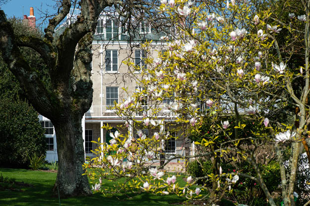 Façade de Hauteville House vue du jardin © Jean-Christophe Godet