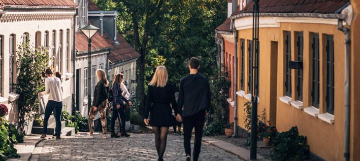 Promenade dans les ruelles d'Odense - © VisitDenmark
