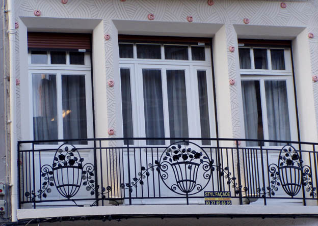 Balcon à encorbeillement à St Quentin - © Marie Lincourt