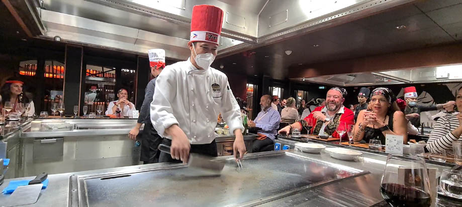 Le MSC Seaside propose également un large choix de restaurants avec terrasses à ciel ouvert et des spécialités culinaires internationales. Ici l’Asian Market Kitchen avec à sa tête Roy Yamaguchi, un chef panasiatique de renommée mondiale © David Raynal