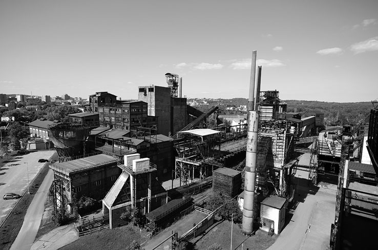 Après deux siècles d’activité, l’ancien volcan d’Ostrava, jadis fumant et incandescent, s’est aujourd’hui reconverti en un centre culturel atypique © David Raynal