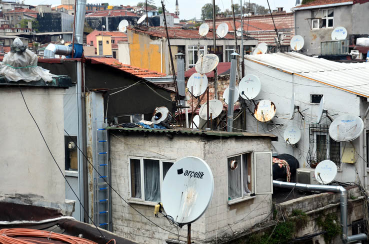 Au centre du grand bazar d’Istanbul, se trouve une vaste salle voûtée, le Bedesten, sorte de marché aux puces où s’entassent d’innombrables vieilleries © David Raynal