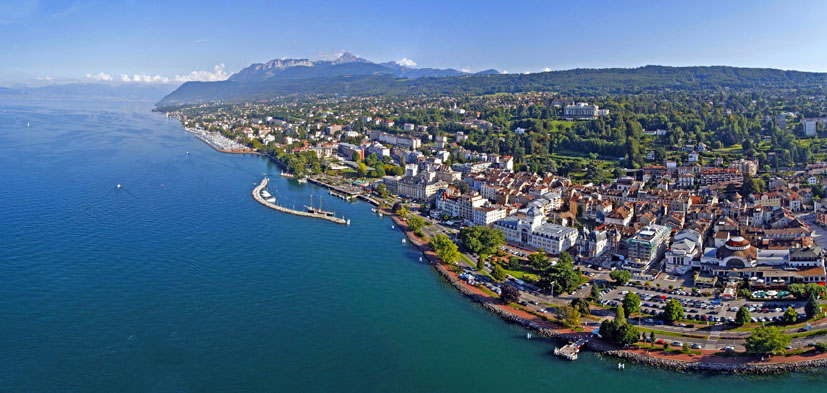 Evian, une destination prisée, dans un environnement naturel exceptionnel au bord du lac Léman - © Ville d'Evian