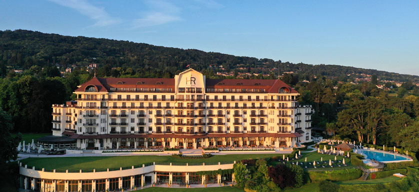 L’Hôtel Royal cinq étoiles où se côtoient  célébrités et les membres de l’aristocratie - © DR