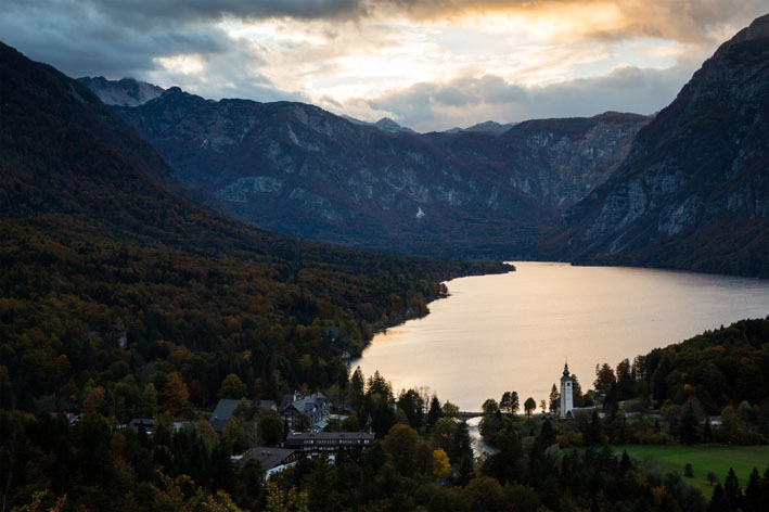 Vue sur le lac Bohinj - © Slovenian Tourist Board Vue sur le lac Bohinj - © Slovenian Tourist Board