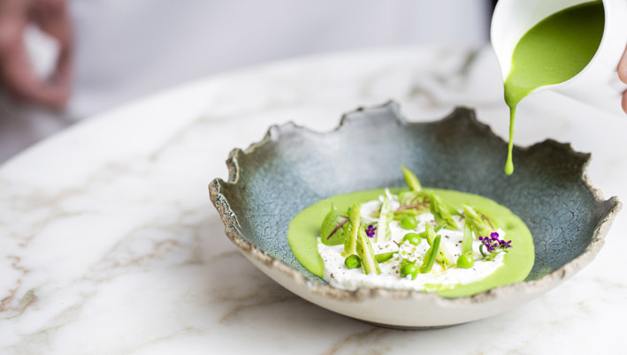 Stracciatella, légumes verts de saison, gaspacho de petits pois français - © P Monetta