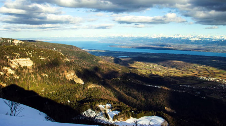 Vue du massif du Mont-Blanc depuis le Col de la Faucille - © Montagnes du Jura