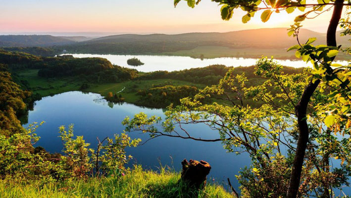 Coucher de soleil au Belvédère des 4 Lacs - © Stéphane Godin - Jura Tourisme