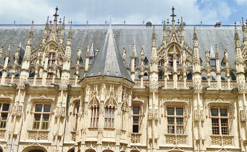 Façade gothique de l'ancien Parlement de Normadie - @ Catherine Gary