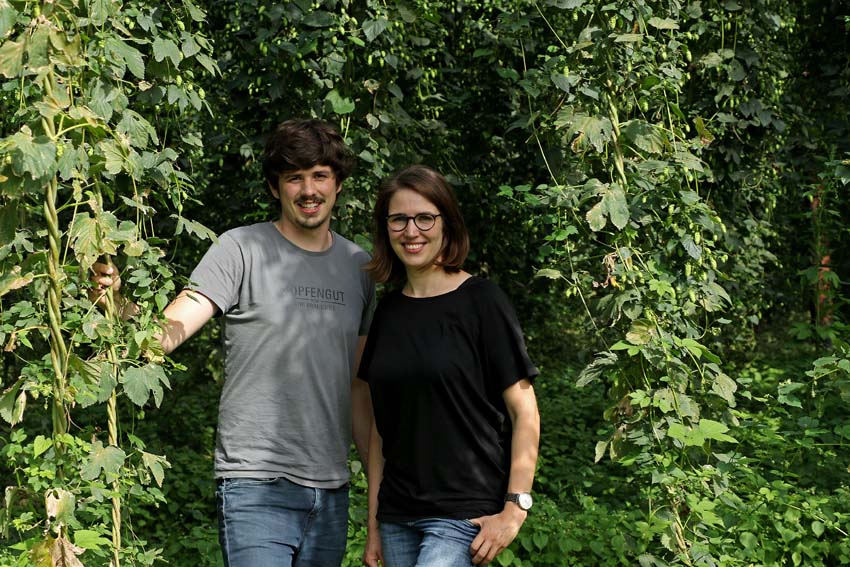 Lukas et Charlotte Locher dirigent le domaine familiale Hopfengut N°20 - © DR