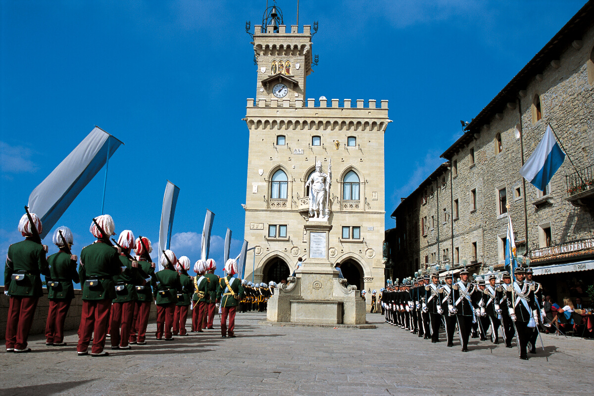 La Guardia di Rocca devant le Palais Public- © Visit San Marino