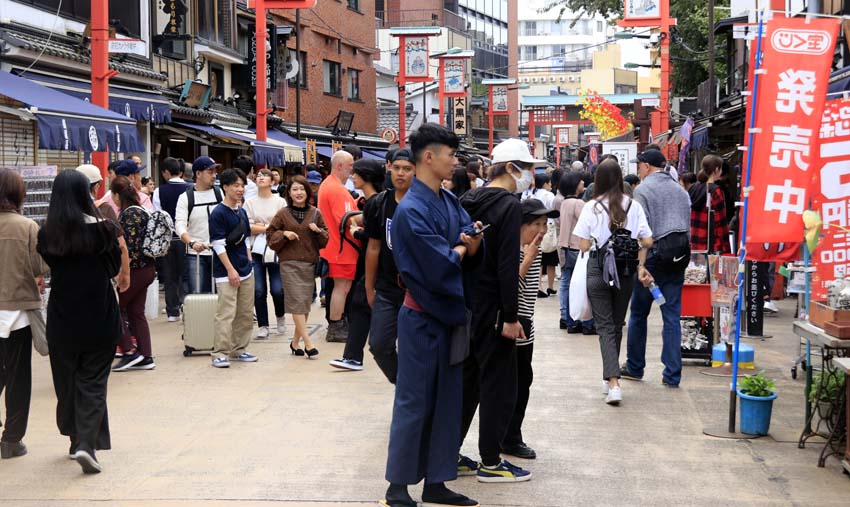 Une rue animée de Tokyo - © Jean-Louis Corgier