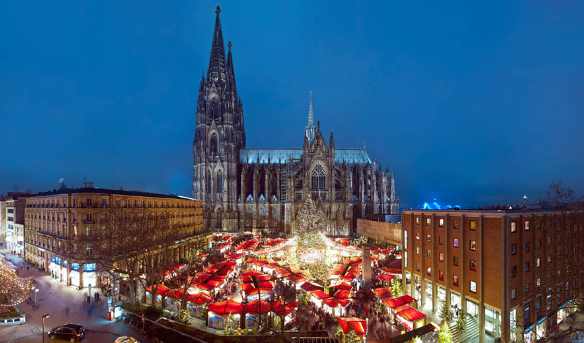 Marché de Noël devant la cathédrale de Cologne - © DR