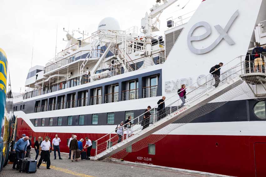Embarquement des premiers passagers à Valparaiso - © Exploris Embarquement des premiers passagers à Valparaiso - © Exploris