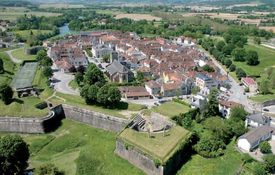 Navarrenx fête son entrée parmi "Les Plus Beaux Villages de France"