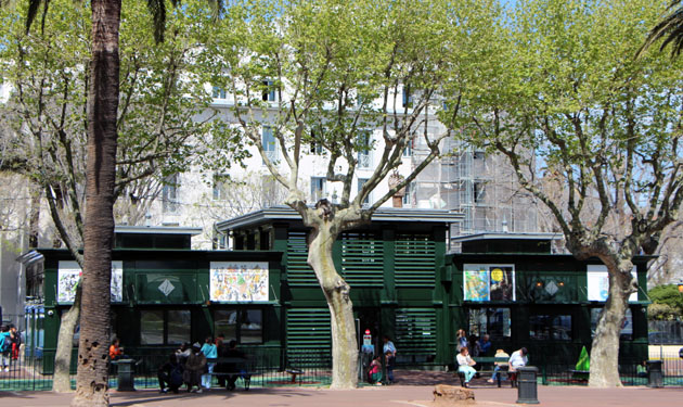 Affichage sur les façades de l'Office de Tourisme de Bastia - © D. Raynal