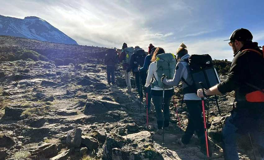 Le rythme se doit d’être très lent, "polé-polé" comme disent les guides, en swahili - © CedivTravel