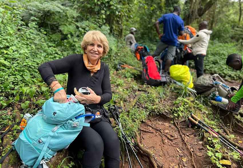 Adriana Minchella, présidente du Cediv, lors d'une halte pour s'alimenter - © Cediv Travel