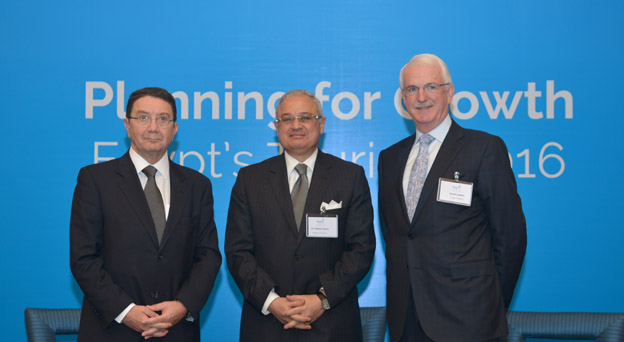 Taleb Rifai SG de l'OMT - Hicham Zaazou, Ministre du Tourisme - Gerald Lawless, Dubaï Holding