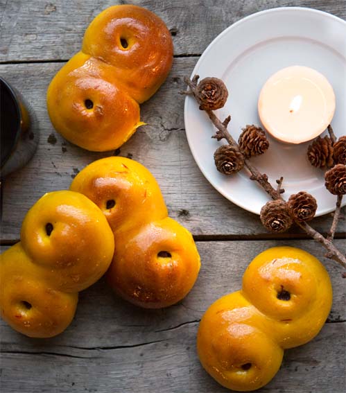 Brioches au safran, préparée pour l'Avent et la Sainte-Lucie - © Åsa Dahlgren